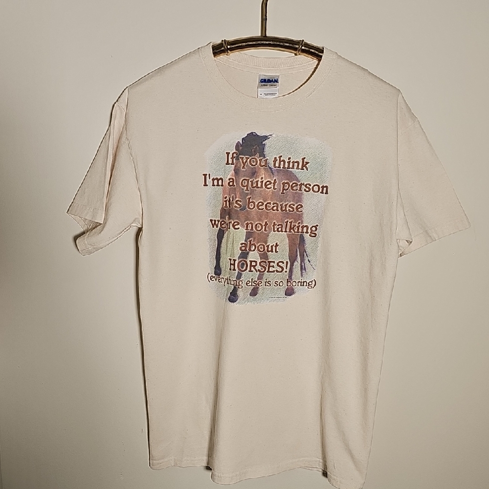 Gildan Cream Graphic T-Shirt. Size Meduim. Ultra Cotton.‎ Horses